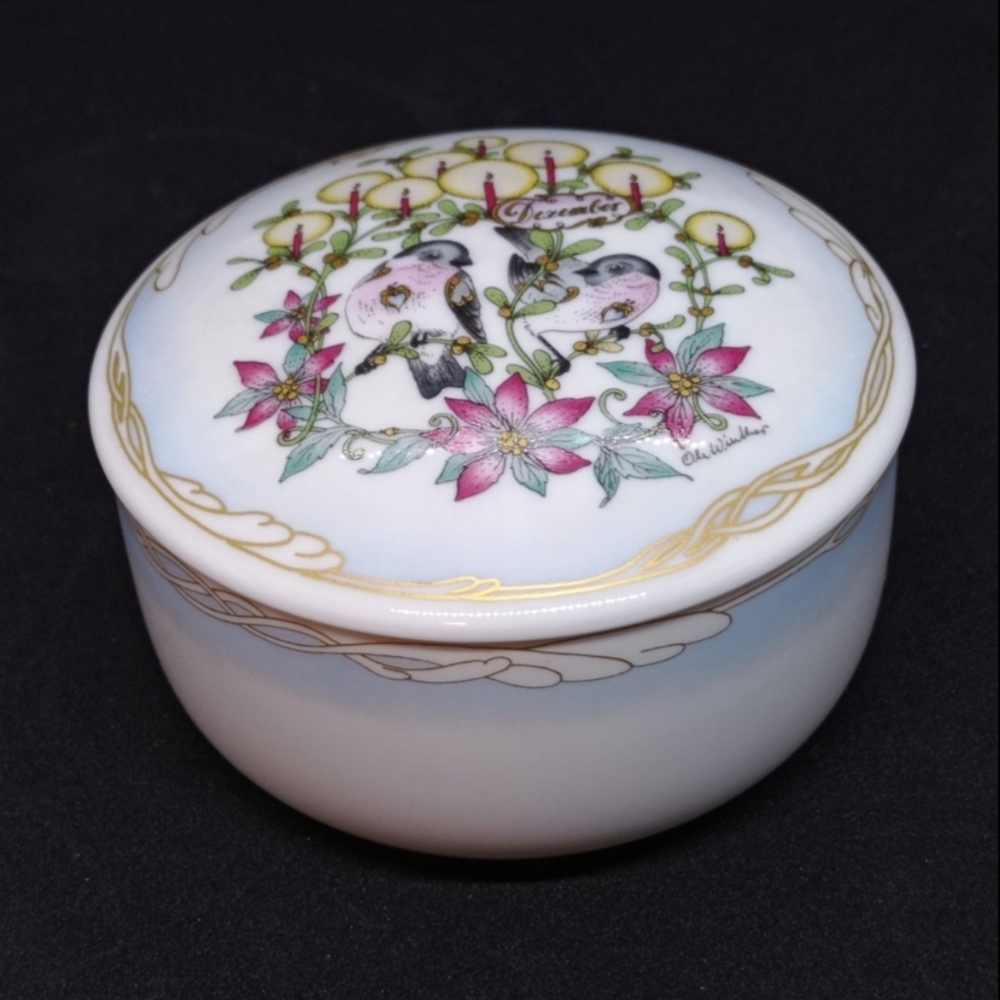Vintage Hutschenreuther Ole Winther December Porcelain Trinket Box Motif 201-212